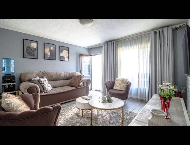 2 BEDROOM APARTMENT FOR SALE IN MARAIS STEYN PARK